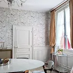 Maison A Deux Mains 4* Ay-Champagne