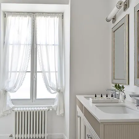Maison A Deux Mains