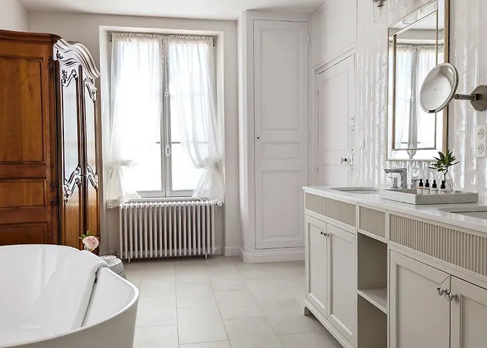 Maison A Deux Mains Bed & Breakfast