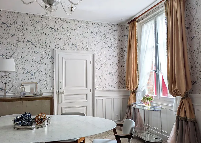 Maison A Deux Mains 4* Ay-Champagne